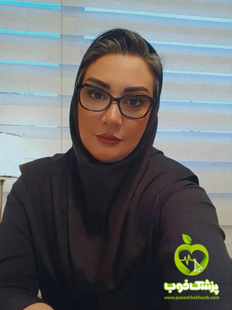 شقایق شادباش